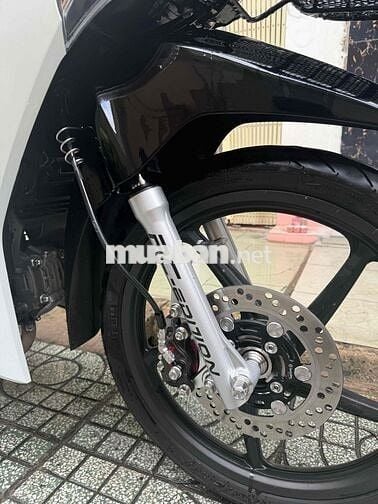 Future Led mẫu 2023 Trắng Đen Spory 9 chủ