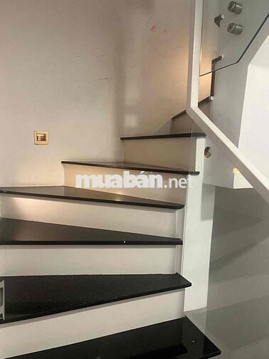 Nhà ở trong hẻm, trần hưng ďạo, Q1, giấy tờ chính chủ