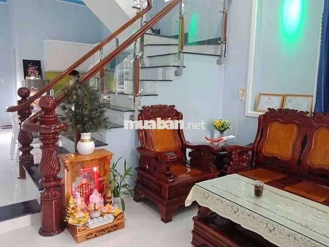 Cho thuê nhà có nội thất gần chợ Bến Thế - p.Tân An