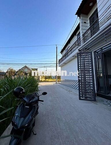 Nhà sát chợ Mỹ Hạnh Nam vị trí thật 100% giá 200tr bao sang tên