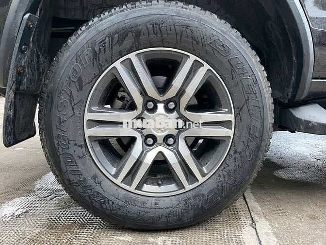 Toyota Fortuner 2.4G 2019 - 76776 km