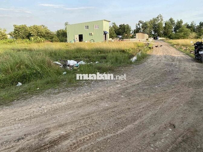 Gia đình cần bán lô đất đsh ngang 5 dài 20 trong khu dân cư đông đúc