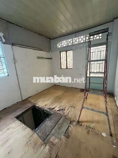 Bán nhà hẻm Lạc Long Quân, ngang 4m, dài 4m, chỉ 2,05 tỷ