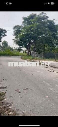 cần bán lô đất 118,6m2 .nằm trong lõi khu đô  thị vệ tinh hòa lac