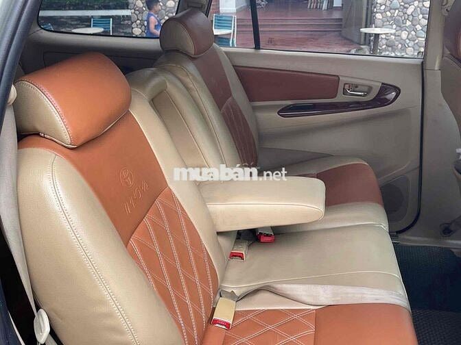 Toyota Innova 2006 G - 1212 km