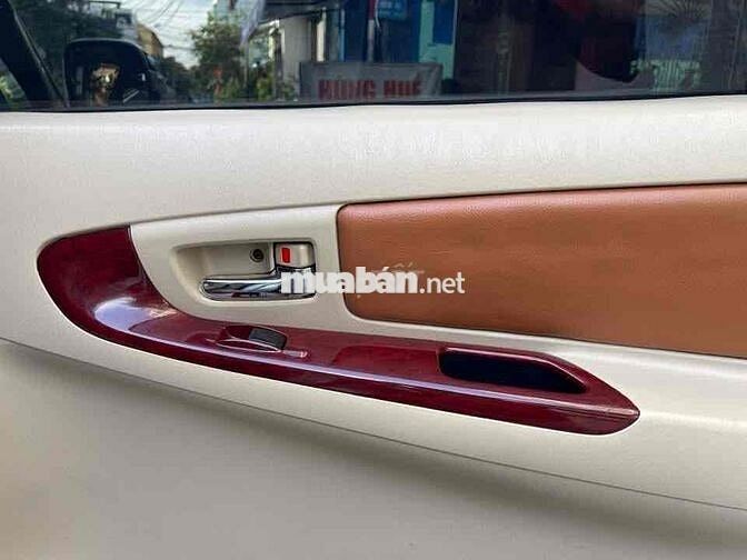 Toyota Innova 2006 G - 1212 km