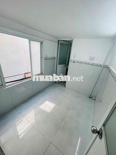 Bán Nhà 1 Xẹt Thống Nhất P11. 3 tầng. 3 phòng. sân thượng. chỉ 2.48tỷ