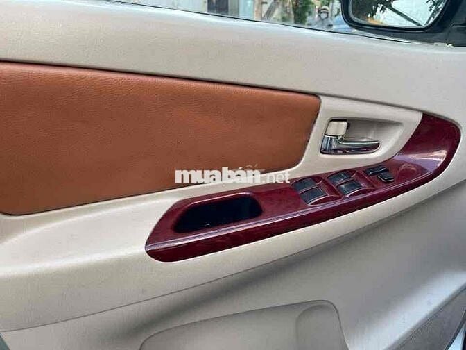 Toyota Innova 2006 G - 1212 km
