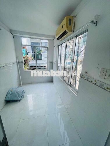 Bán Nhà 1 Xẹt Thống Nhất P11. 3 tầng. 3 phòng. sân thượng. chỉ 2.48tỷ