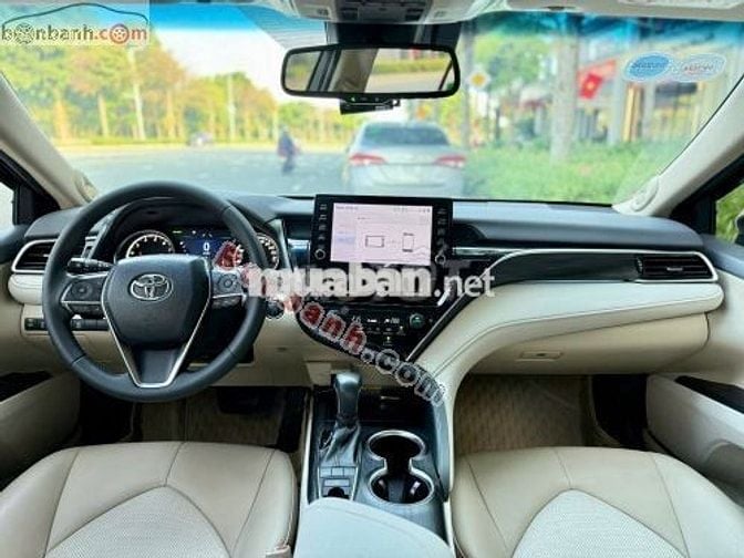 Toyota Camry 2.0Q 2022
