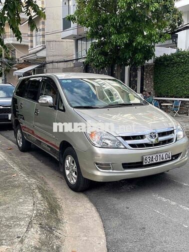 Toyota Innova 2006 G - 1212 km