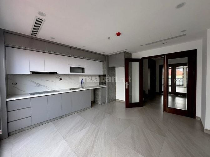 Siêu phẩm 7 tầng thang máy Hoàng Quốc Việt, tầm nhìn mới, đẳng cấp5sao