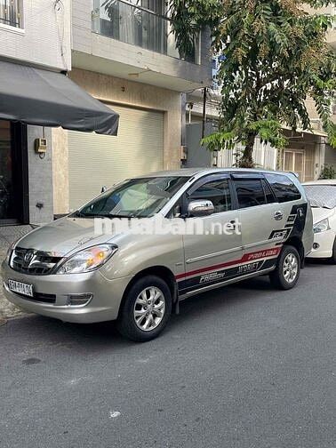 Toyota Innova 2006 G - 1212 km
