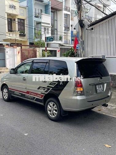Toyota Innova 2006 G - 1212 km