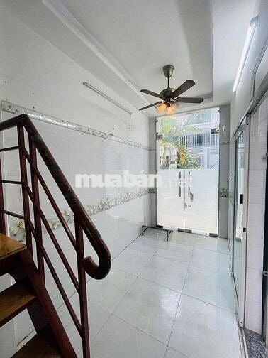 Bán Nhà 1 Xẹt Thống Nhất P11. 3 tầng. 3 phòng. sân thượng. chỉ 2.48tỷ