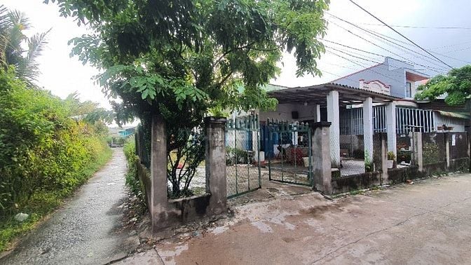 Nhà cấp chính chủ, DT 14x20m, đường Lê Minh Công sát Công An Phước Lộc