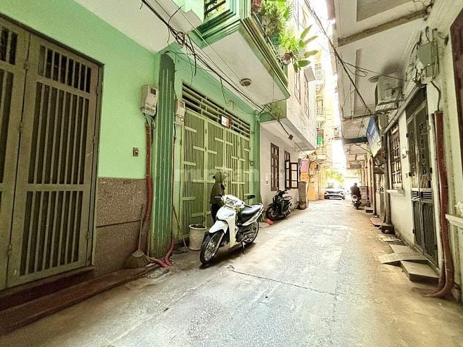 Trung kính phân lô, gần mặt phố, ô tô thông, sổ vuông đét A4 Plus, 