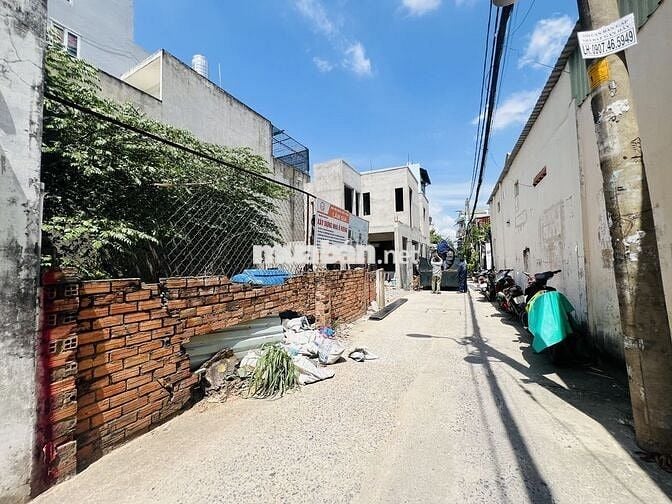 HÀNG ĐẦU TƯ_ĐẤT HẺM Ô TÔ NGAY PHẠM VĂN ĐỒNG_NGANG 4,5M GẦN ĐH CẢNH SÁT