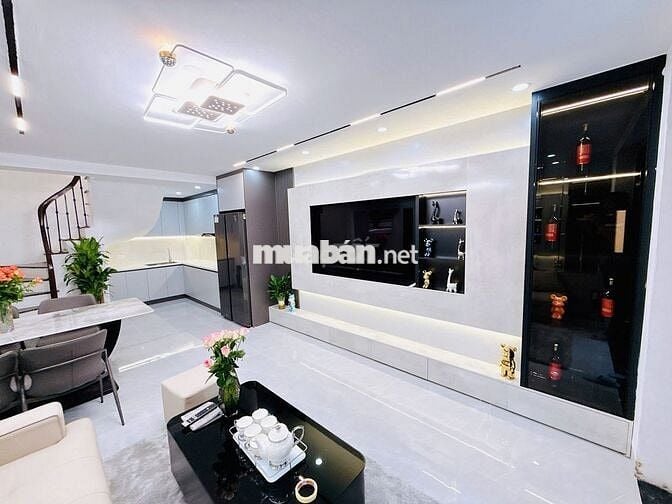 ĐẸP MÊ MẨN Nhà 4t full đồ Châu Âu, ngõ thẳn 30m ô tô tránh Thanh Xuân