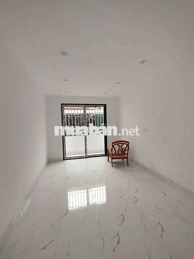 Nguyên căn 210  Hoàng Văn Thái 5 tầng 3 ngủ 4wc