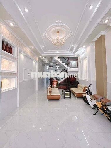 Nhà 2 lầu full nội thất KDC Hồng Phát