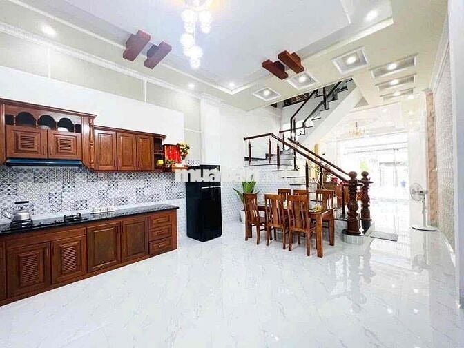 Nhà 2 lầu full nội thất KDC Hồng Phát