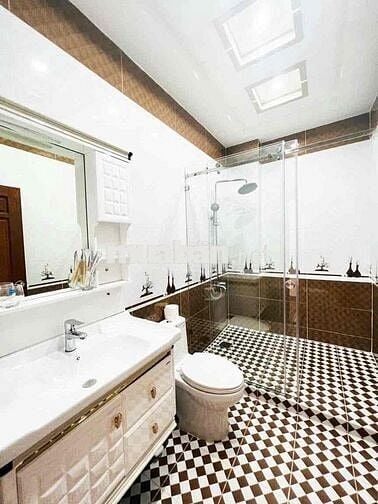 Nhà 2 lầu full nội thất KDC Hồng Phát
