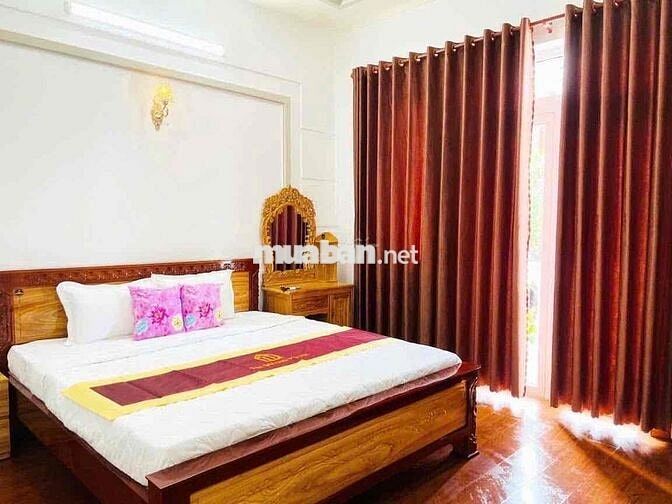 Nhà 2 lầu full nội thất KDC Hồng Phát