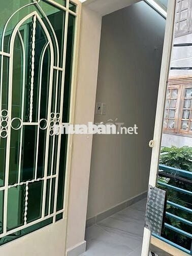 NHÀ 2 TẦNG, DT (4X7)M2 NỞ HẬU, HẺM XE HƠI TỞI CỬA, GIÁ 4,05 TỶ CÒN TL