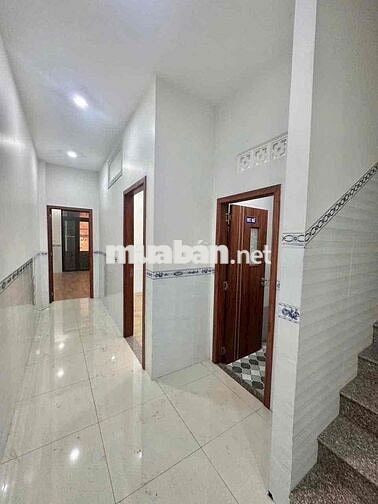 Nhà trệt 2 lầu mặt tiền Trần Bạch Đằng
