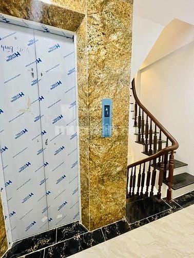 Nhà Đẹp Mới Tinh Thang Máy , Cách 1 Nhà Ra Phố