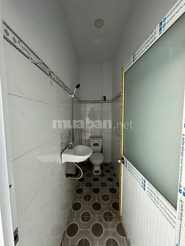 Nhà 1trệt 1lầu cách ngã 3 mỹ hạnh 100m, gần KCN Hoàng Gia, giá hơn 4