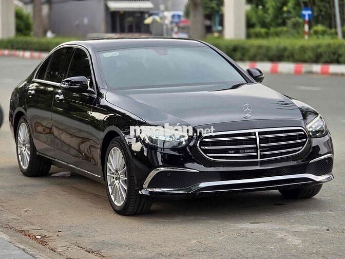 Mercedes Benz E200 2022 Exclusive - Bank 90%