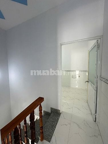 Nhà 1trệt 1lầu cách ngã 3 mỹ hạnh 100m, gần KCN Hoàng Gia, giá hơn 4
