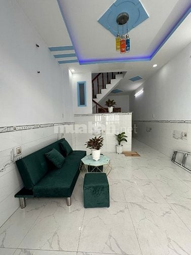 Nhà 1trệt 1lầu cách ngã 3 mỹ hạnh 100m, gần KCN Hoàng Gia, giá hơn 4