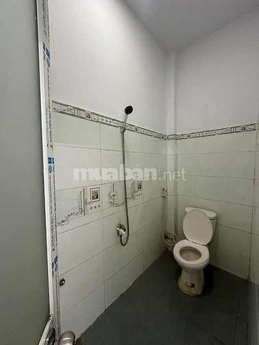 Nhà 1trệt 1lầu cách ngã 3 mỹ hạnh 100m, gần KCN Hoàng Gia, giá hơn 4
