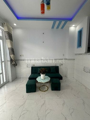 Nhà 1trệt 1lầu cách ngã 3 mỹ hạnh 100m, gần KCN Hoàng Gia, giá hơn 4