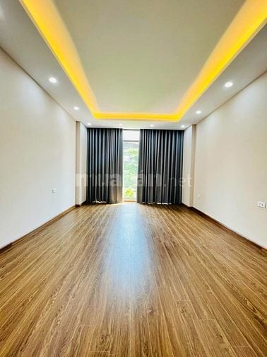 Nhà Đẹp Mới Tinh Thang Máy , Cách 1 Nhà Ra Phố