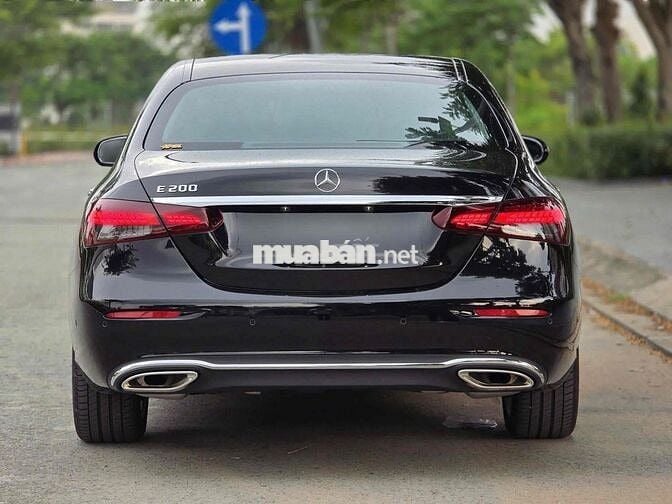 Mercedes Benz E200 2022 Exclusive - Bank 90%
