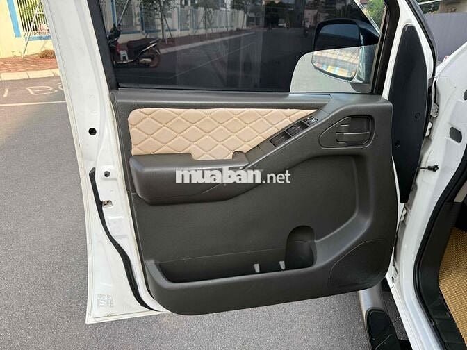 Nissan Navara 2013 LE 2.5MT 4WD - 150000 km