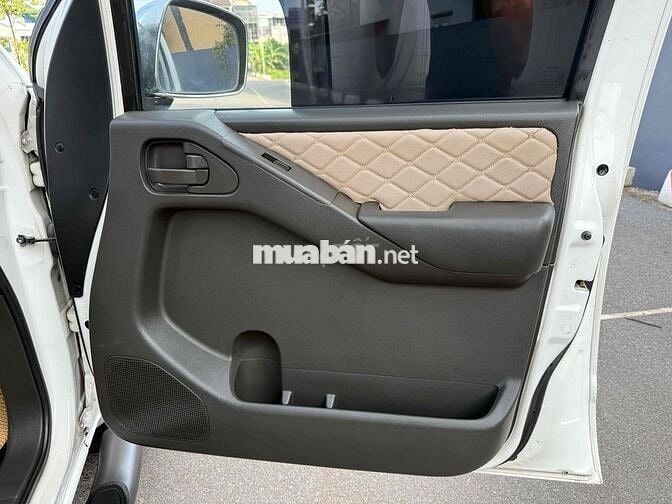 Nissan Navara 2013 LE 2.5MT 4WD - 150000 km