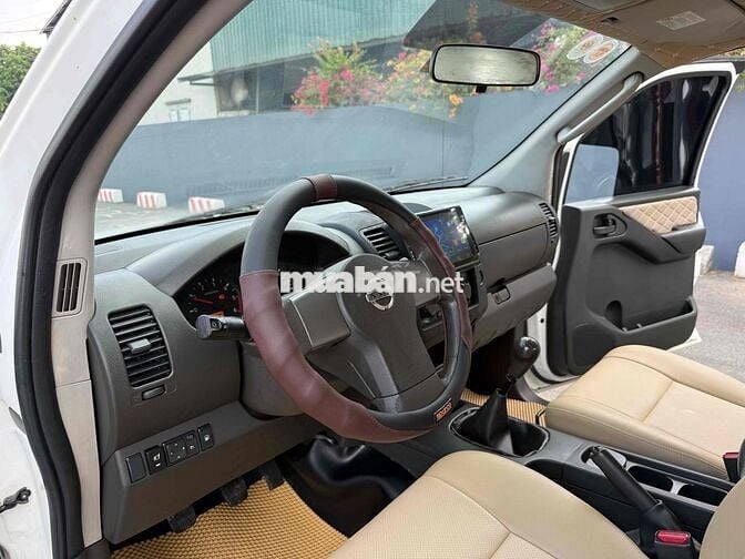 Nissan Navara 2013 LE 2.5MT 4WD - 150000 km