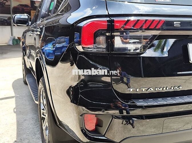Ford Everest 2025 Titanium 2.0L 4x2 AT - 980 km
