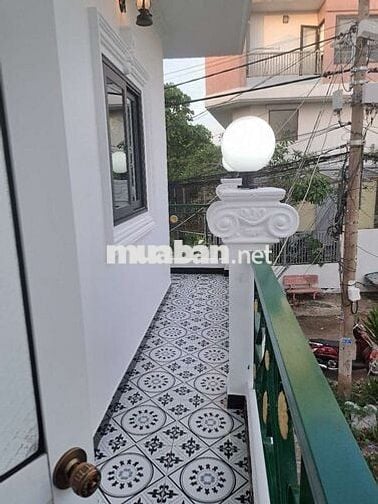 Bán nhà Q8. Góc 2 mặt tiền đường xe hơi   ..cách trường ĐH  Rmit 1km