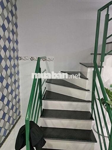 Bán nhà Q8. Góc 2 mặt tiền đường xe hơi   ..cách trường ĐH  Rmit 1km
