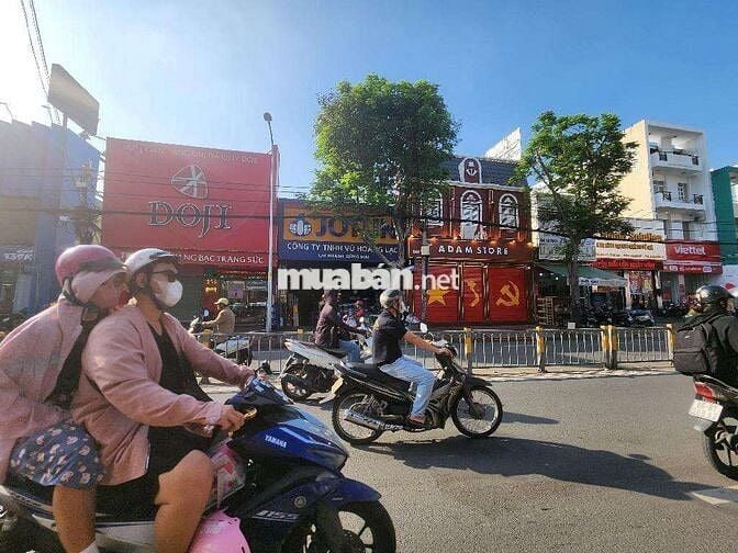 Bán nhà mặt tiền Nguyễn Thị thập 106, 6 mét vuông