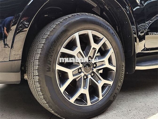 Ford Everest 2025 Titanium 2.0L 4x2 AT - 980 km