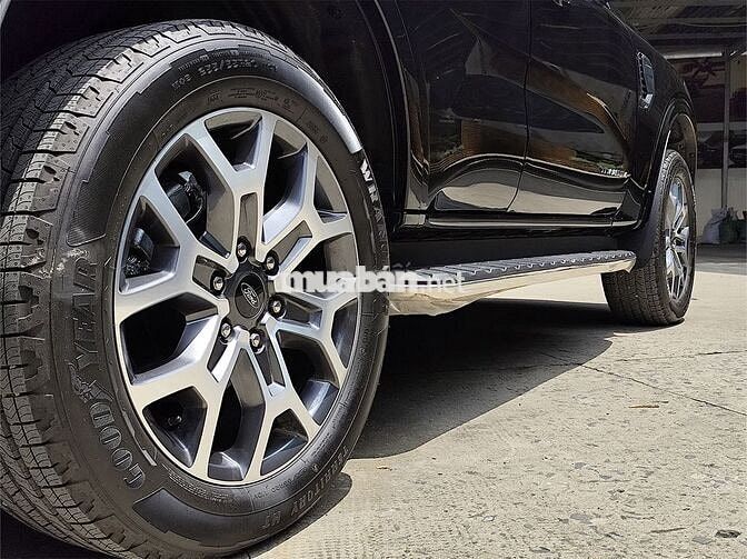 Ford Everest 2025 Titanium 2.0L 4x2 AT - 980 km