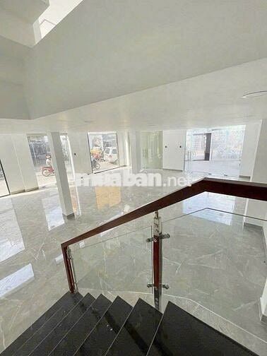 Cho Thuê Nhà Đường Trịnh Đình Trọng, Quận Tân Phú - Ngang 8m Có Sân Xe