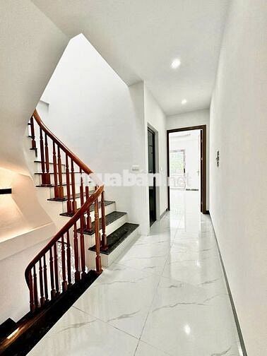 CHỈ 2.55 T CÓ NGAY NHÀ 4Tx32m, Ô TÔ ĐỖ CỔNG, GẦN TRƯỜNG THCS CAO VIÊN
